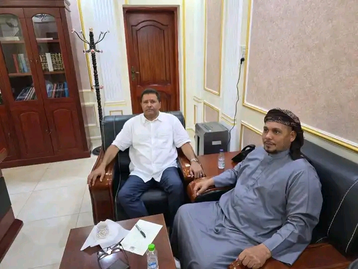 ناشط من سقطرى يناشد المحافظ لمعالجة أزمة الوقود 