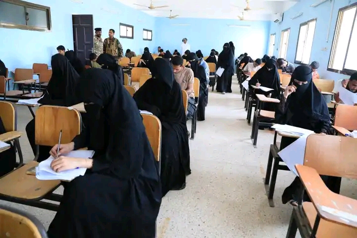 ارتفاع نسبة الطالبات المتقدمات..جامعة المهرة تبدأ امتحانات القبول للعام 2025–2026م في طب الأسنان وتقنية المعلومات