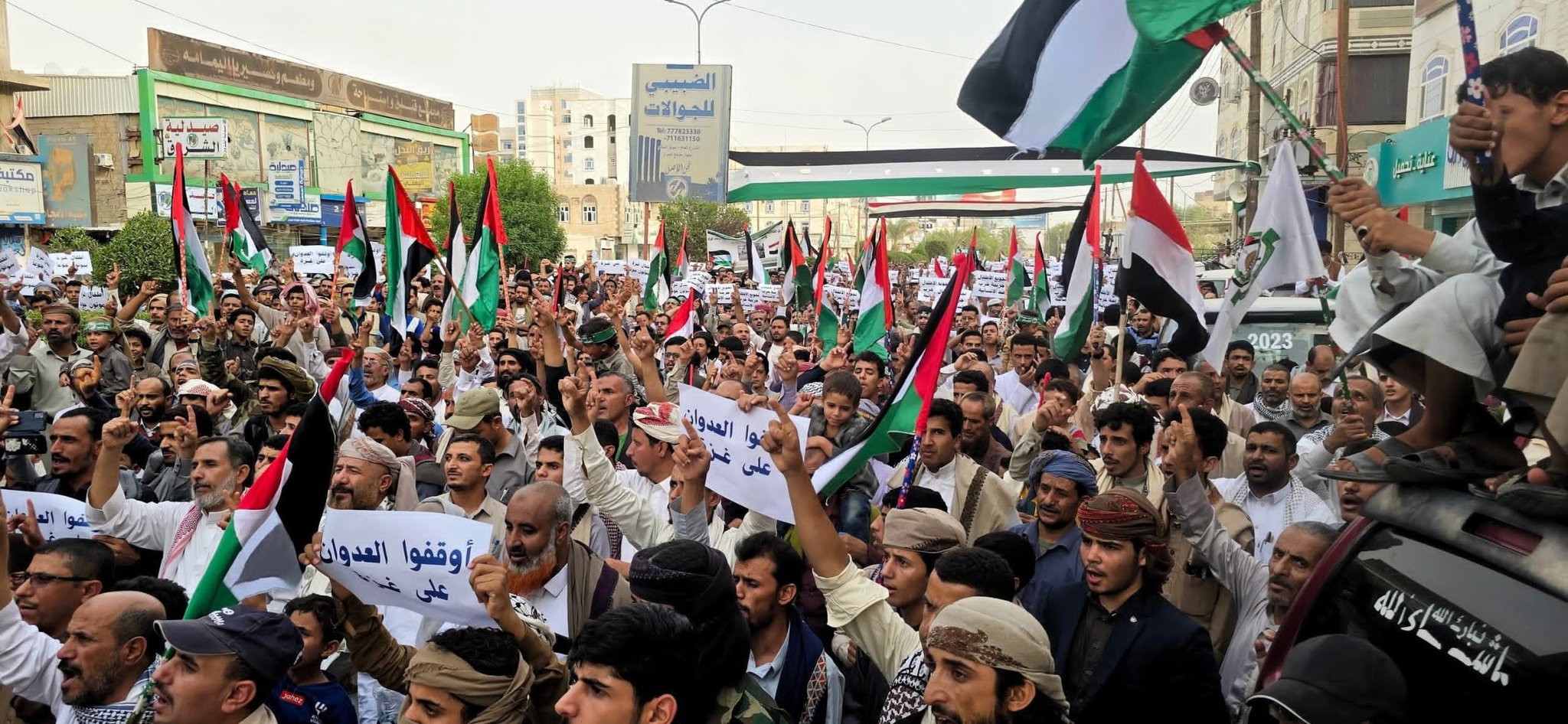 الآلاف في مأرب يدعو لتحرك عربي وإسلامي لوقف حرب غزة