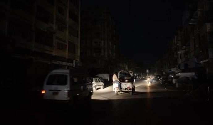 انقطاع شبه كلي للكهرباء في لحج بسبب نفاد الوقود 