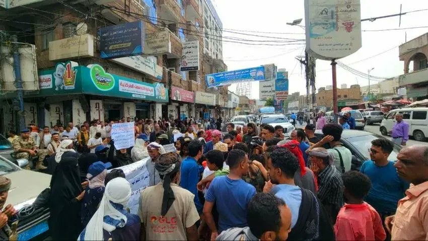 تعز…احتجاجات شعبية ضد انعدام الخدمات وغلاء المعيشة