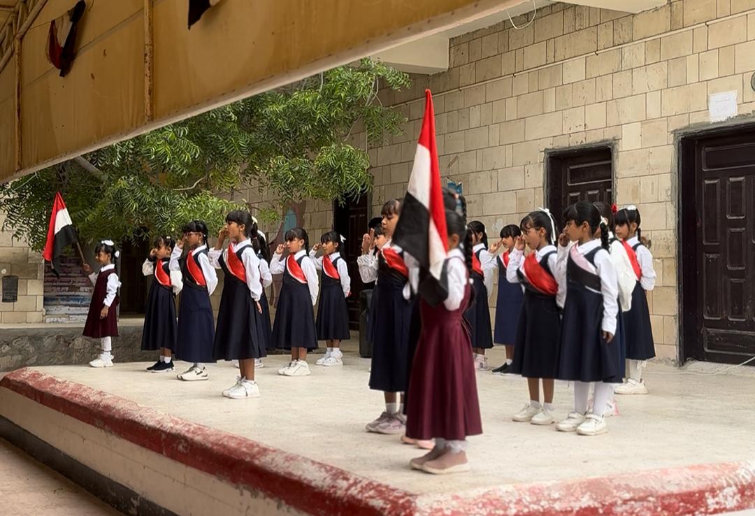 مدرسة أبو صبري في المهرة تحتفي بذكرى ثورة 26 سبتمبر بإذاعة مدرسية مميزة